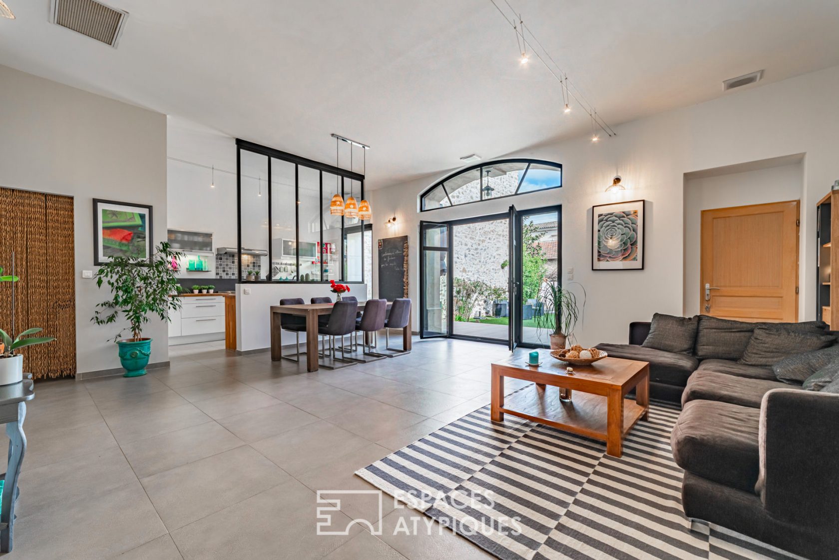 Beautiful bourgeois house with garden