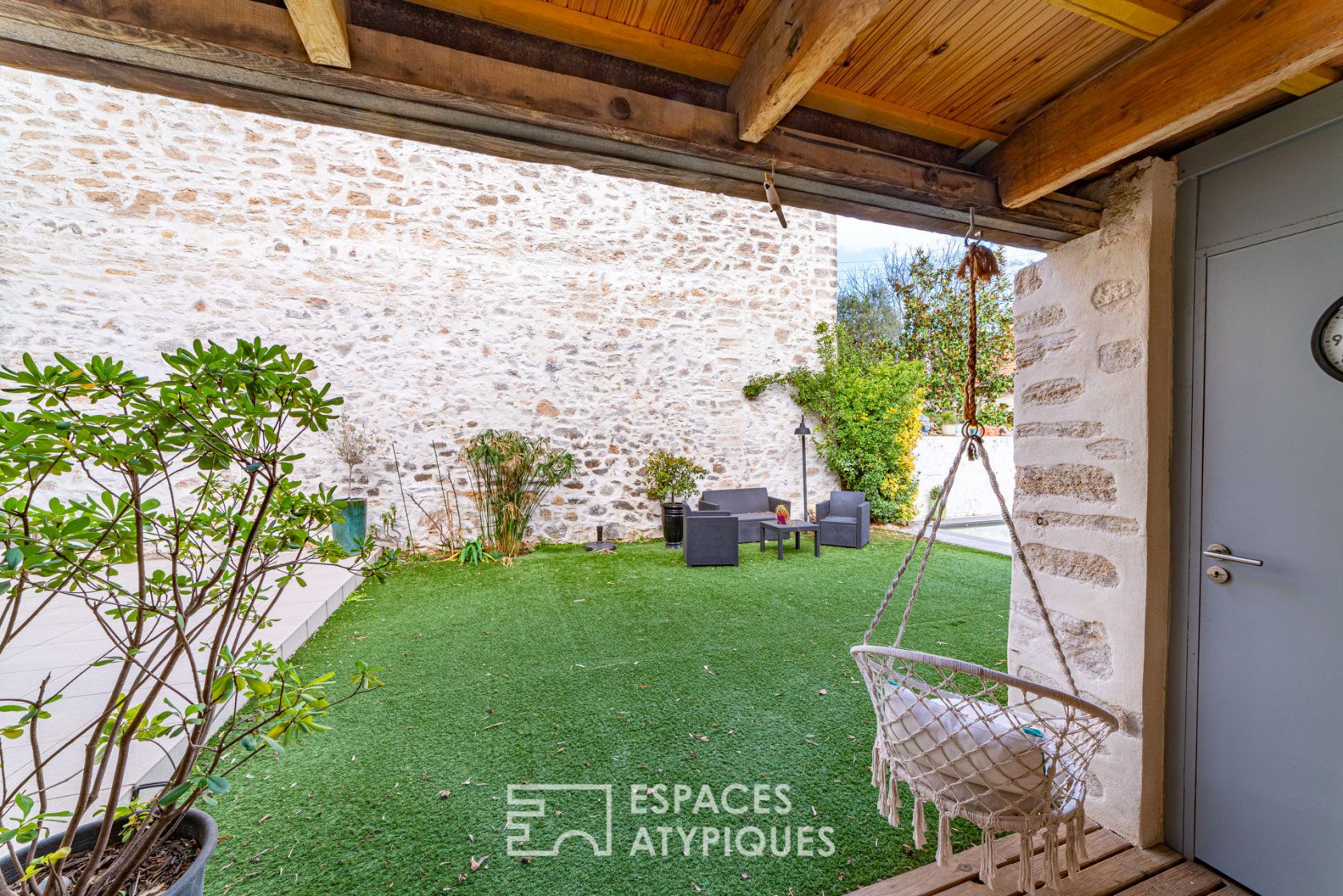 Beautiful bourgeois house with garden