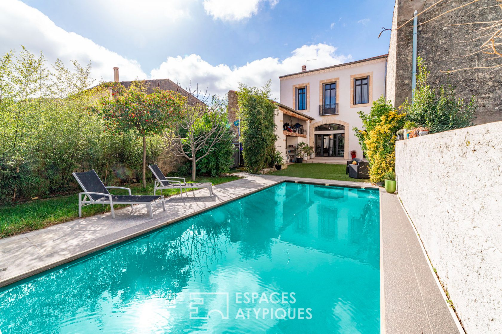 Beautiful bourgeois house with garden