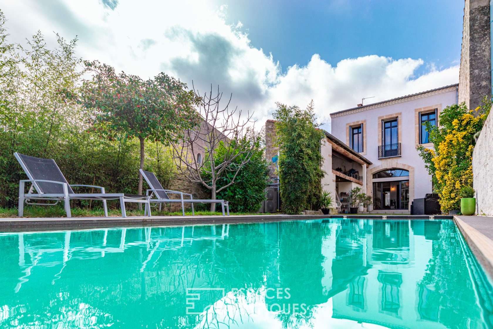 Beautiful bourgeois house with garden