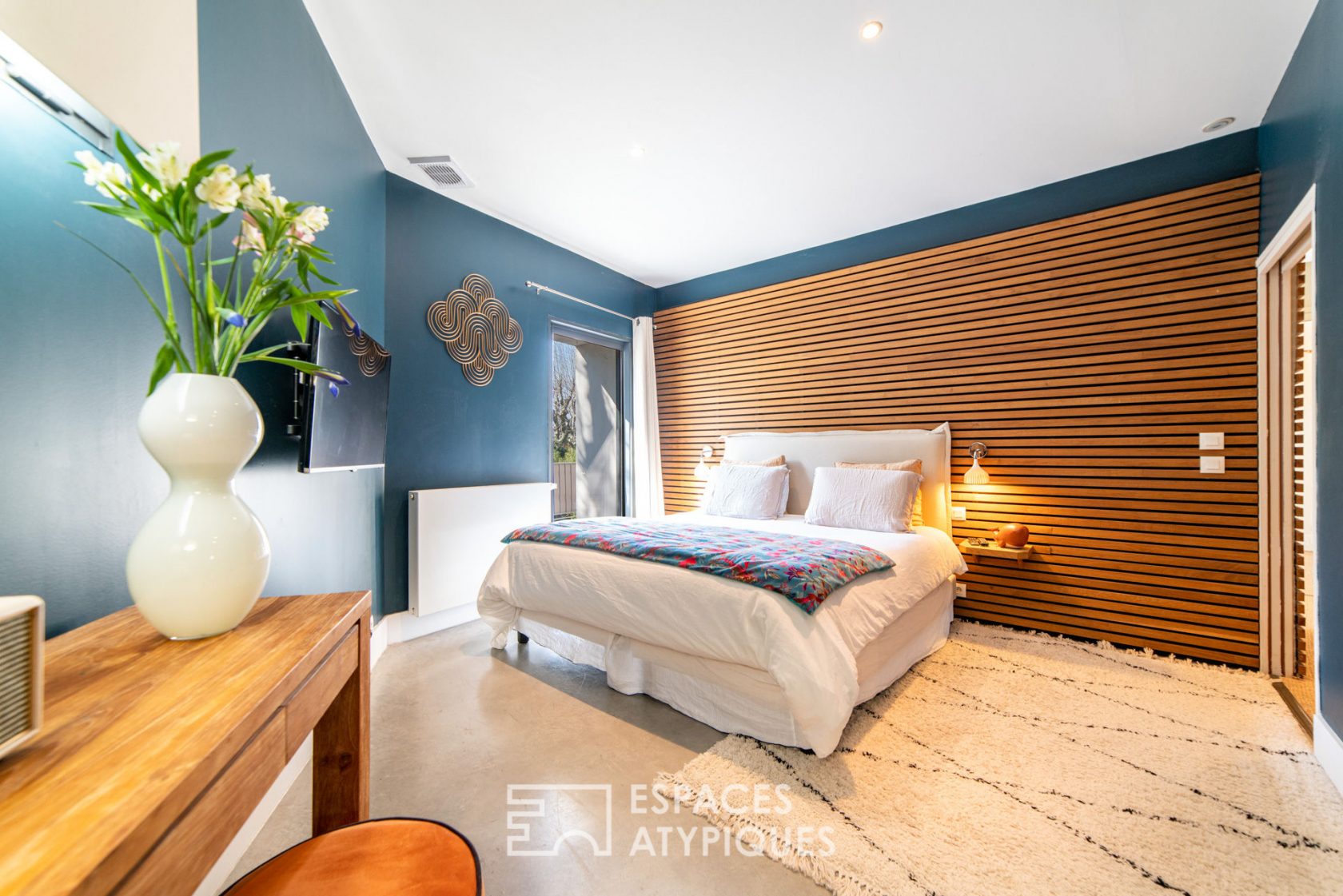 Magnificent contemporary renovation in the heart of the city