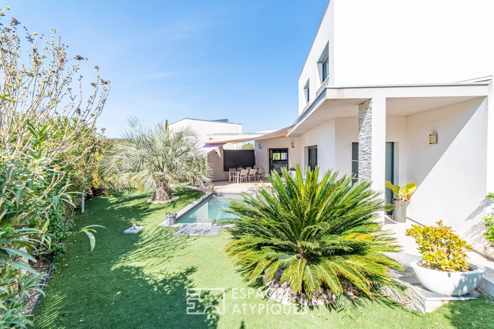 Contemporary villa with intimate garden