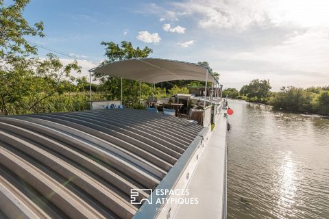 Magnificent houseboat near the beaches