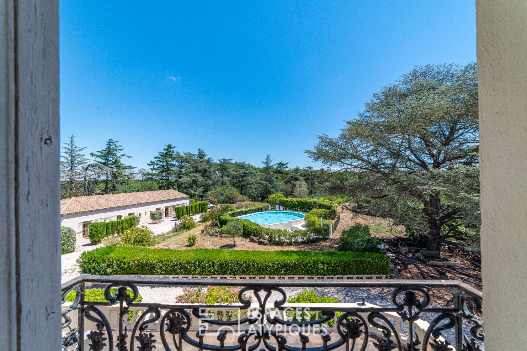 Magnificent mansion and its 1.4 Ha park