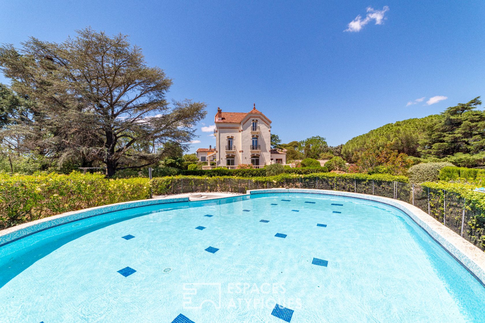 Magnificent mansion and its 1.4 Ha park