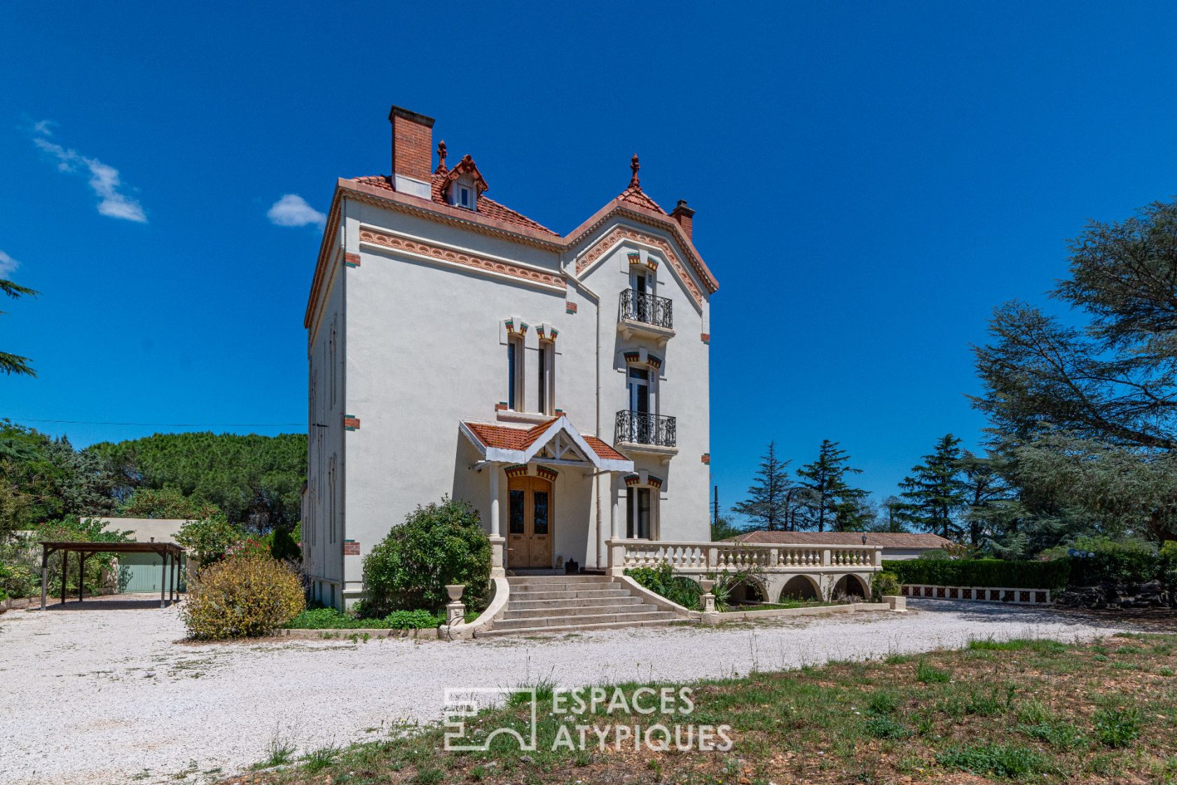 Magnificent mansion and its 1.4 Ha park