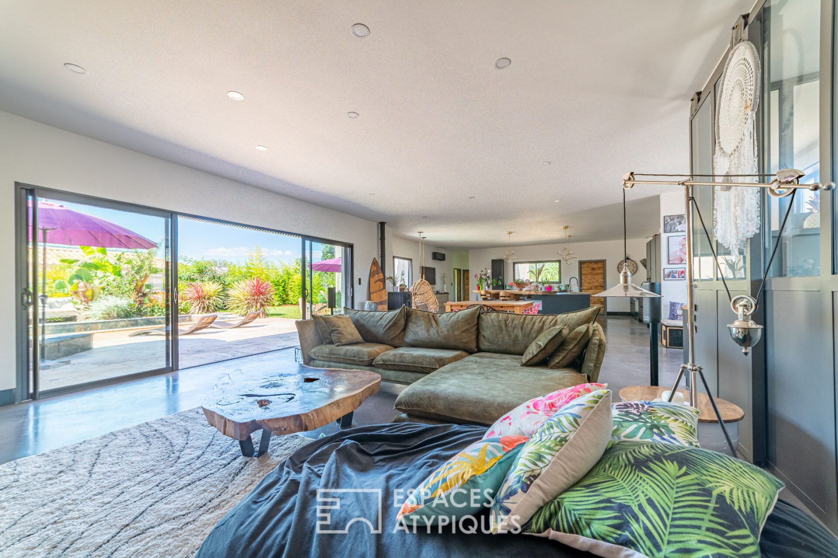 Contemporary beachfront villa