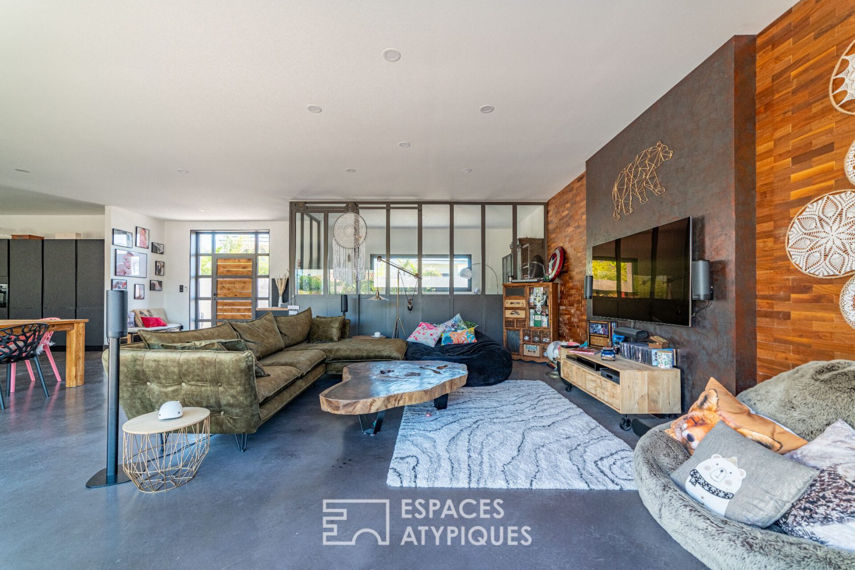 Contemporary beachfront villa