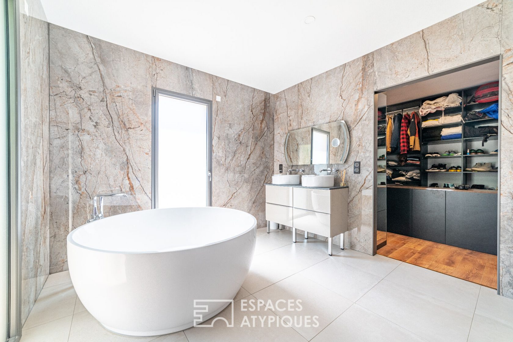 Contemporary beachfront villa