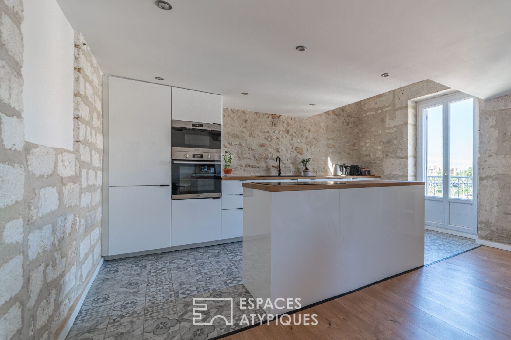 Superb duplex cocoon, Beaux Arts district