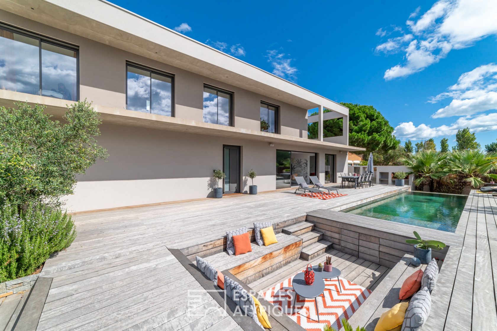 Exceptional contemporary property by the sea