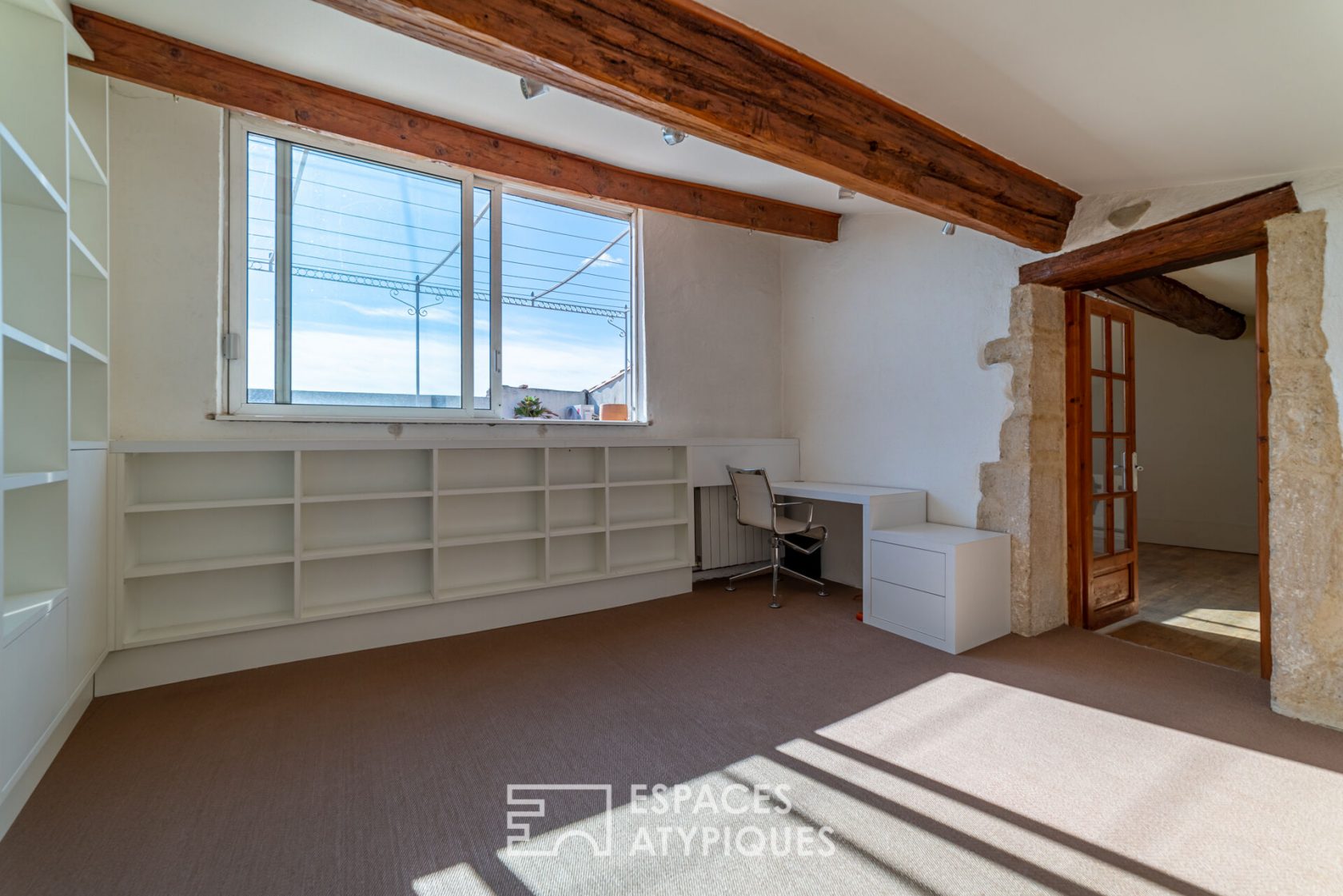 Duplex with panoramic view over the rooftops of Pignan