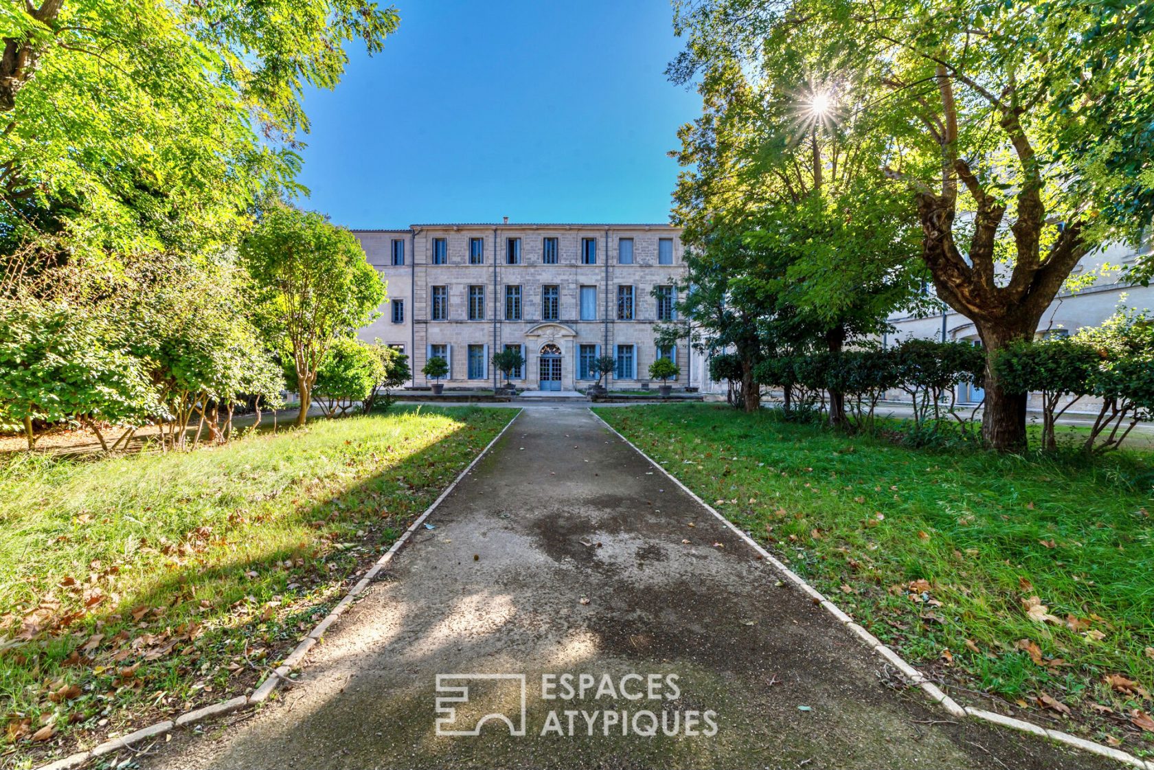 Grand studio au sein d’un prestigieux hôtel particulier