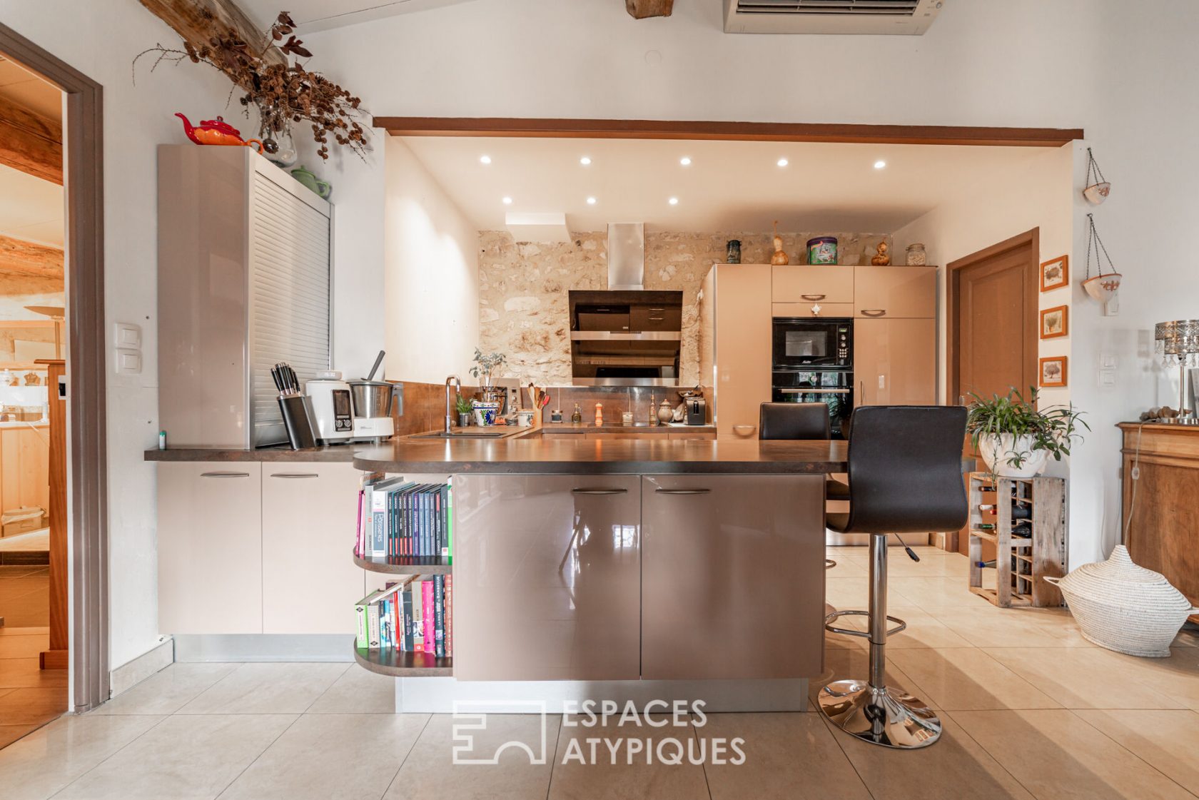 Renovation of an old house with panoramic view