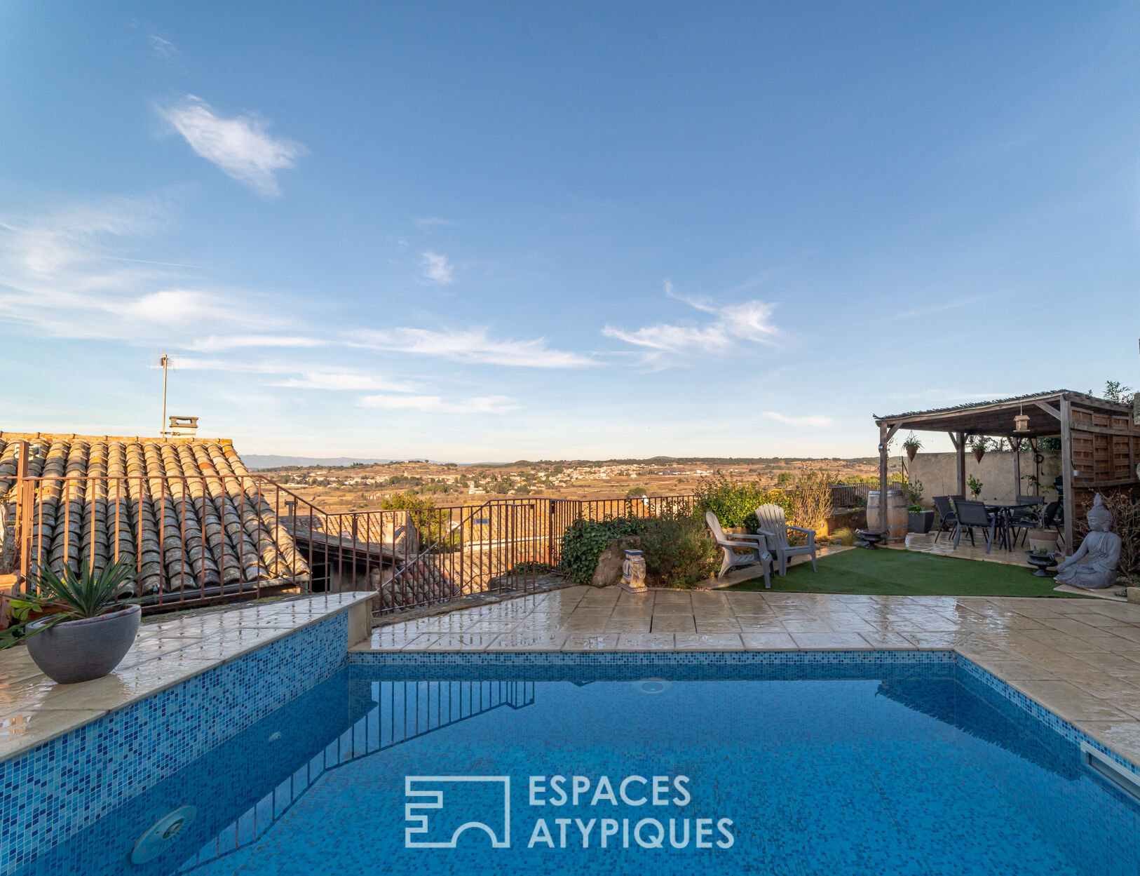 Renovation of an old house with panoramic view