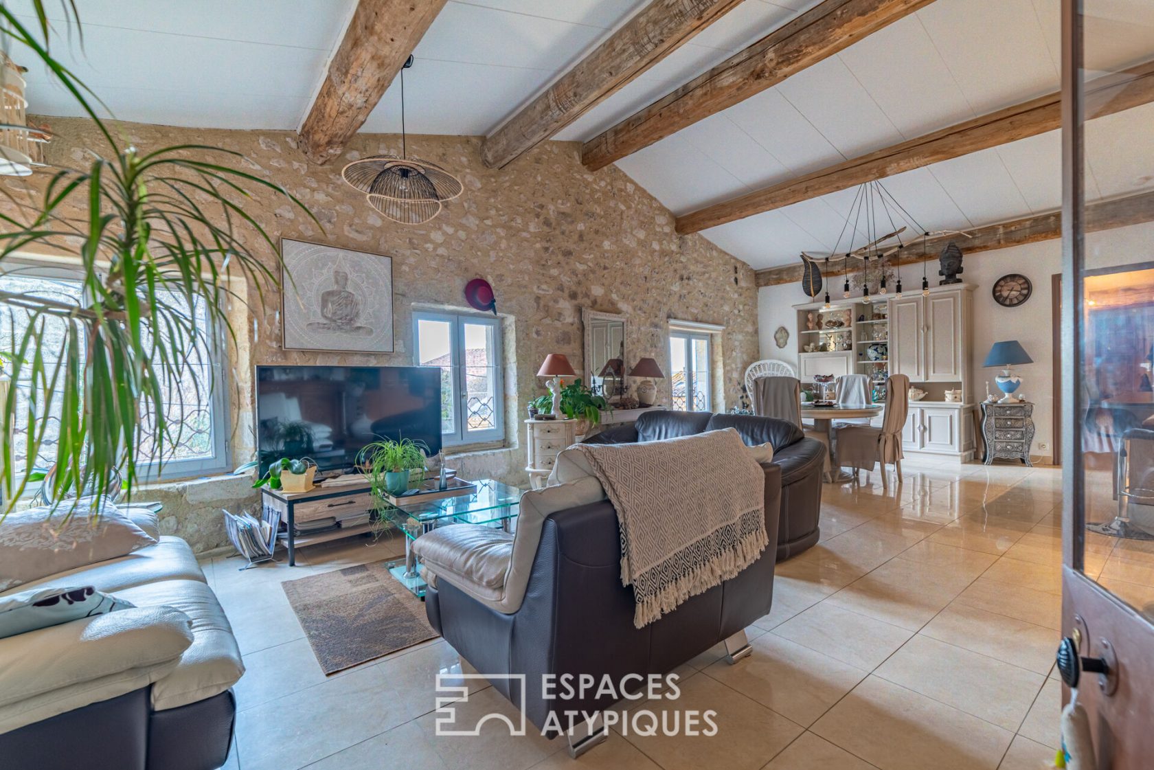 Renovation of an old house with panoramic view