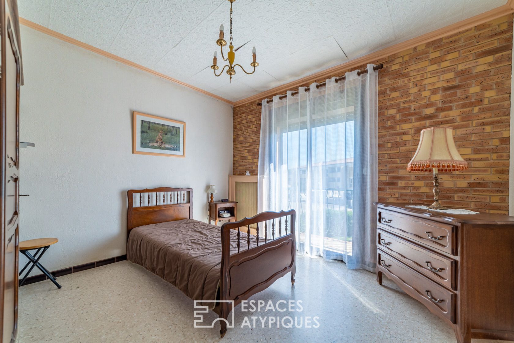 Magnificent villa of the 70s in its green setting