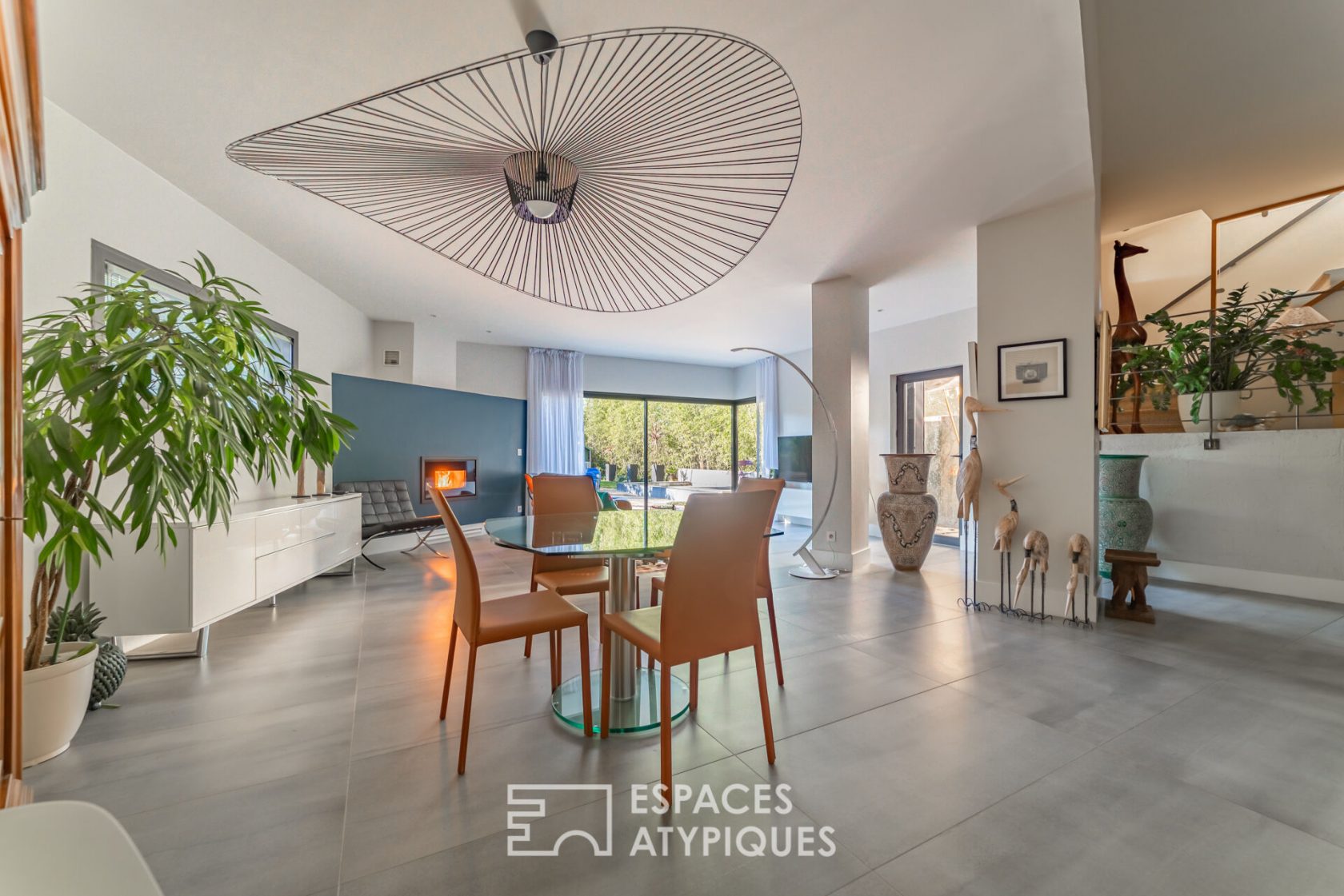 Magnificent contemporary renovation in the heart of the city