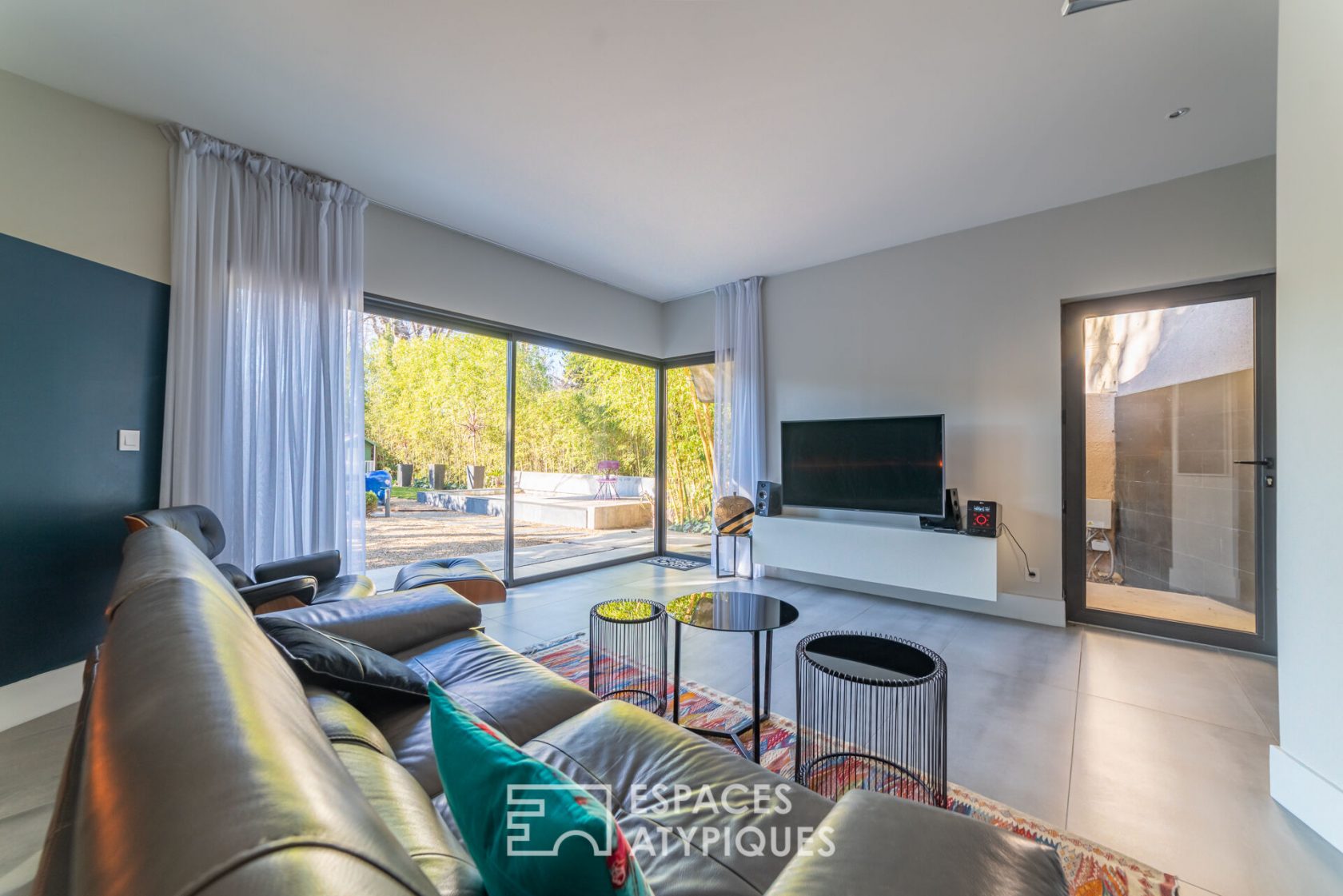 Magnificent contemporary renovation in the heart of the city
