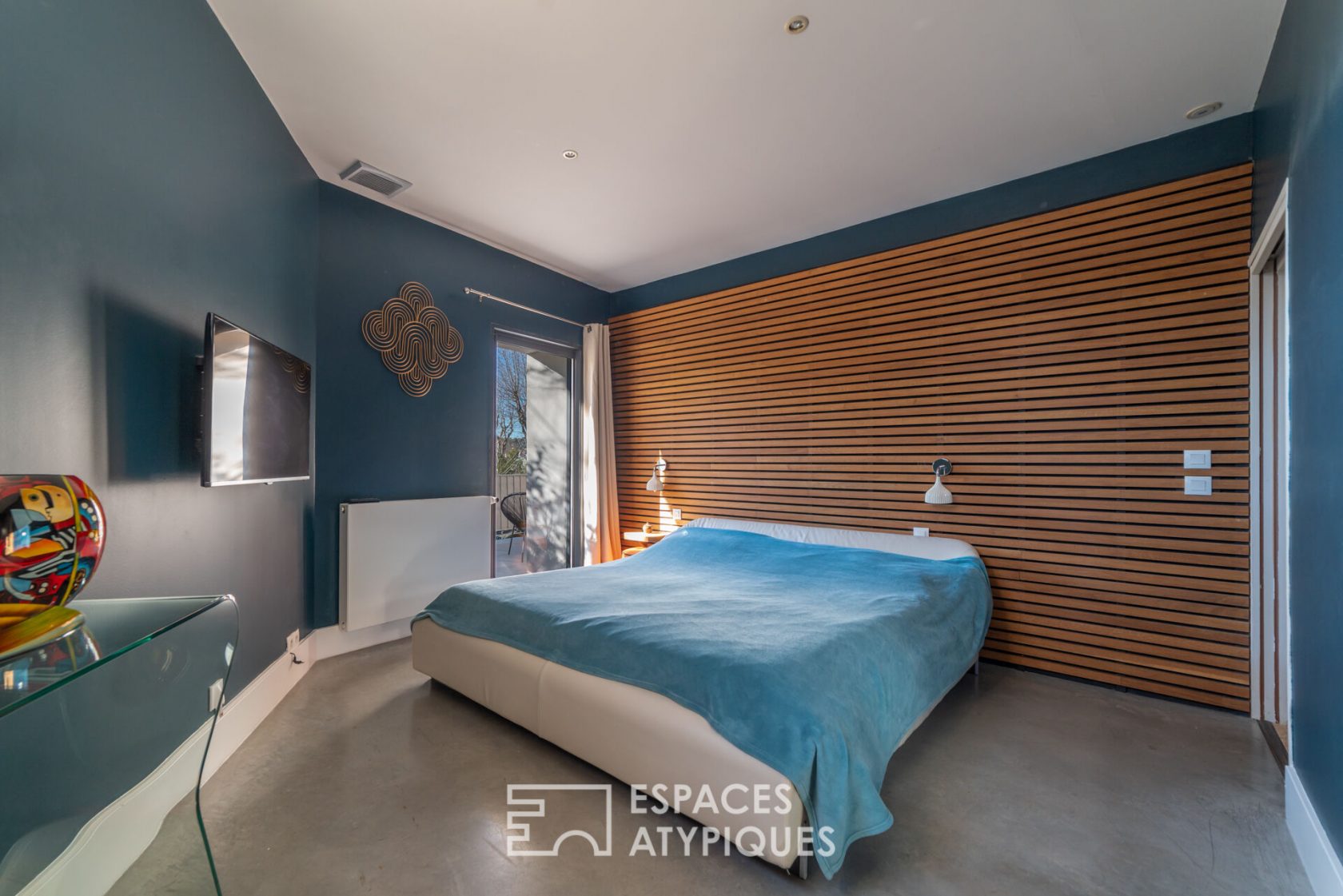 Magnificent contemporary renovation in the heart of the city