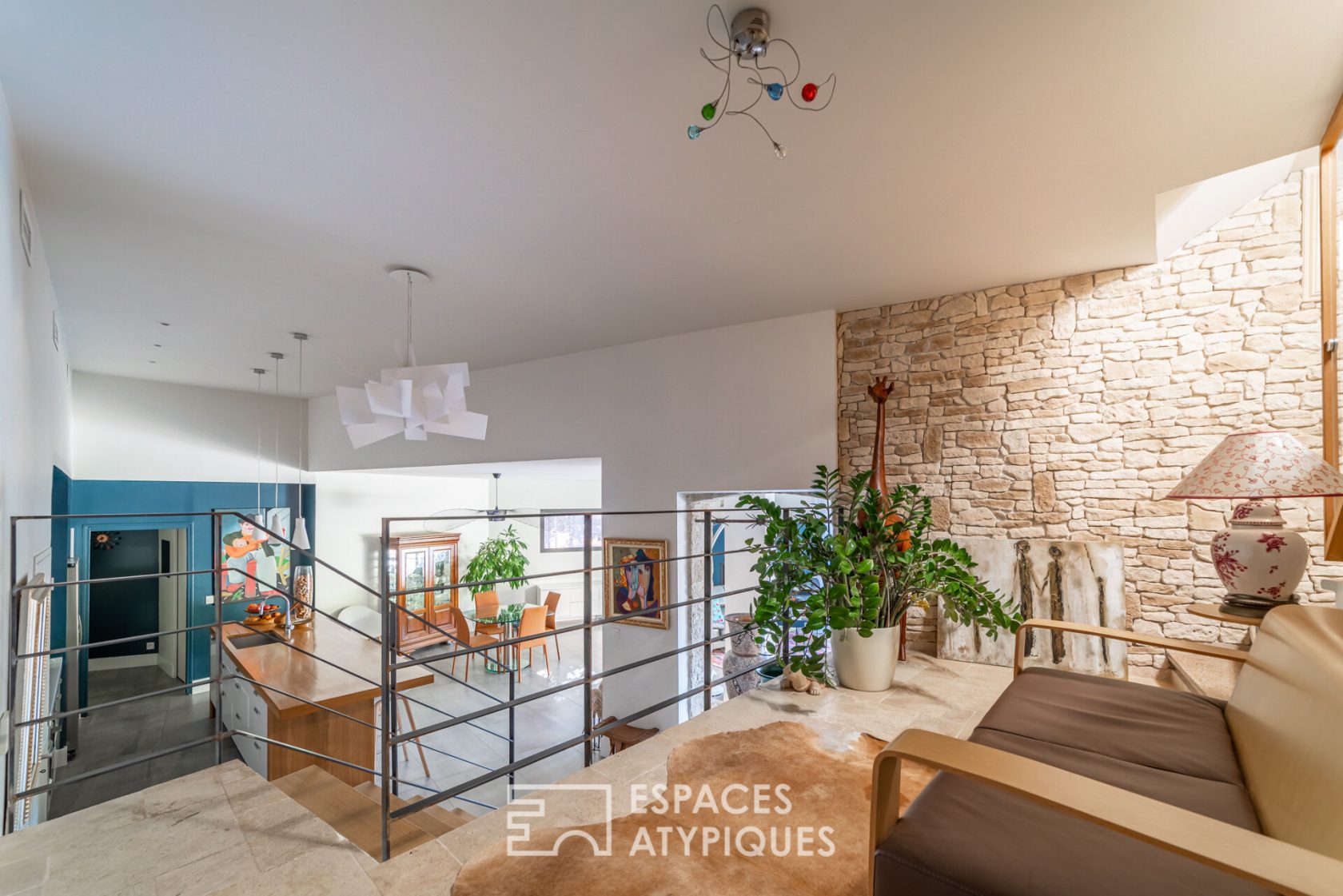 Magnificent contemporary renovation in the heart of the city
