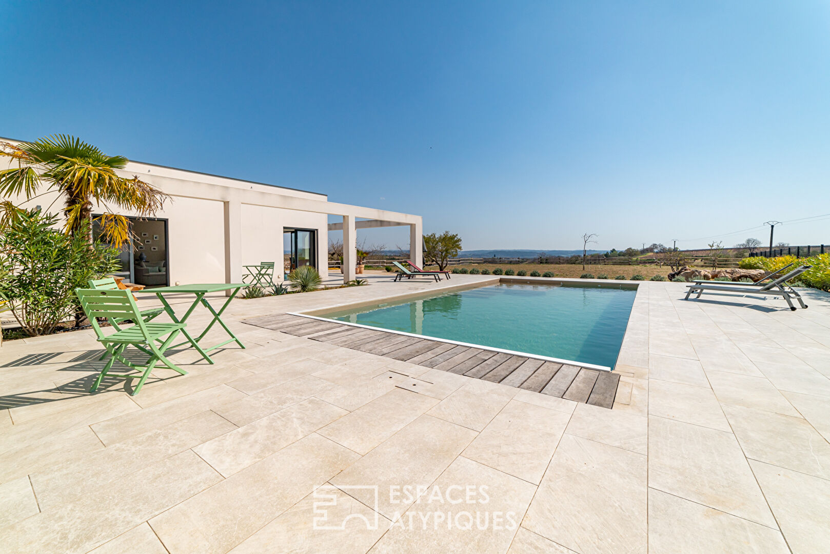 Contemporary villa with contemplative view