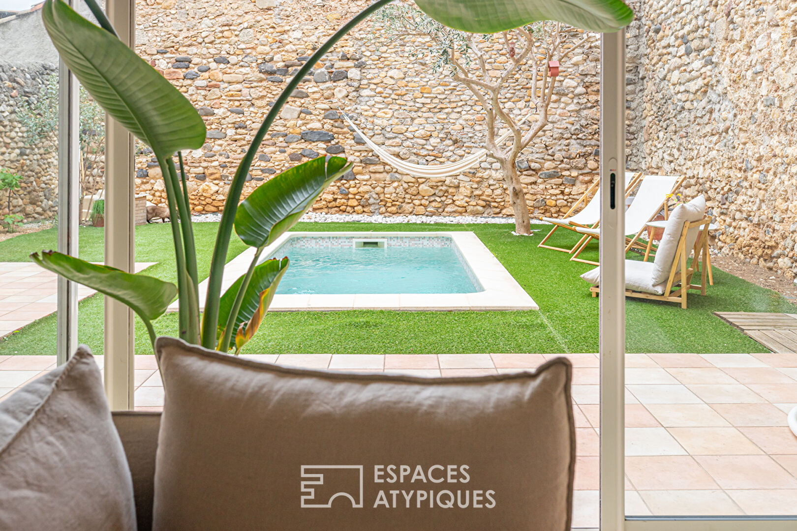 Vigneronne rénovée avec jardin et piscine