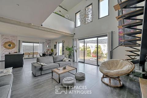 Une villa en face à face avec la nature, à Juvignac