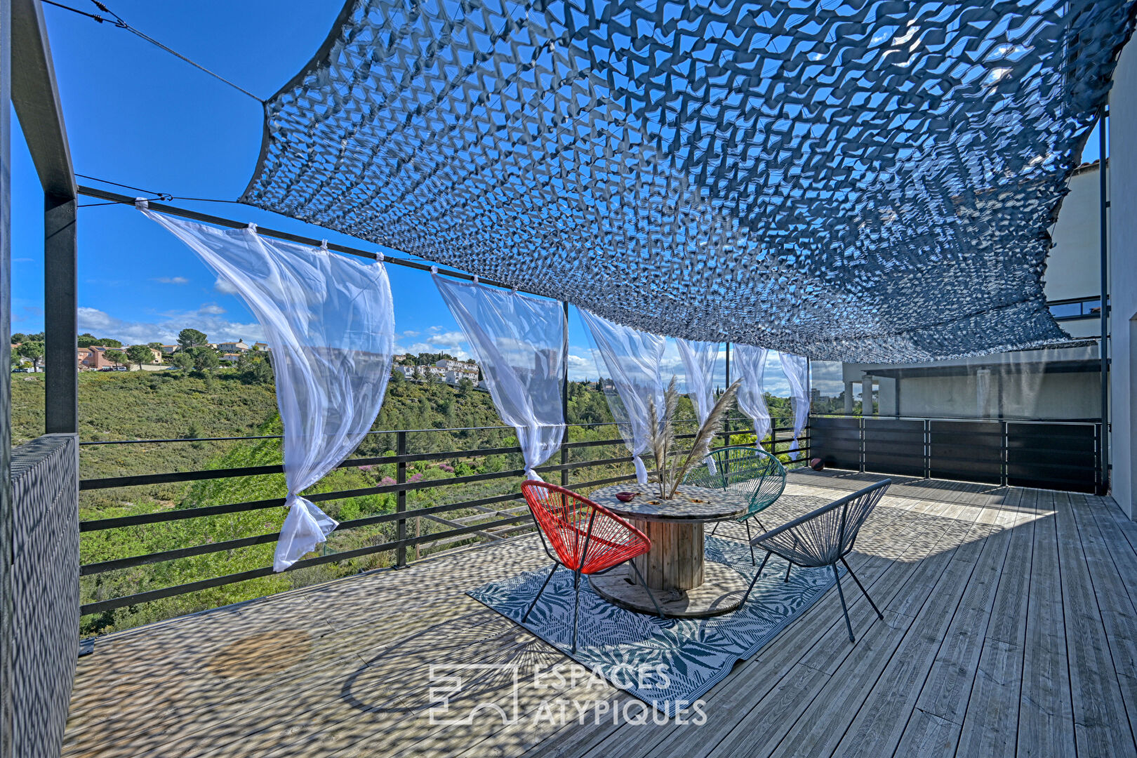 Une villa entre ciel et garrigue à Juvignac