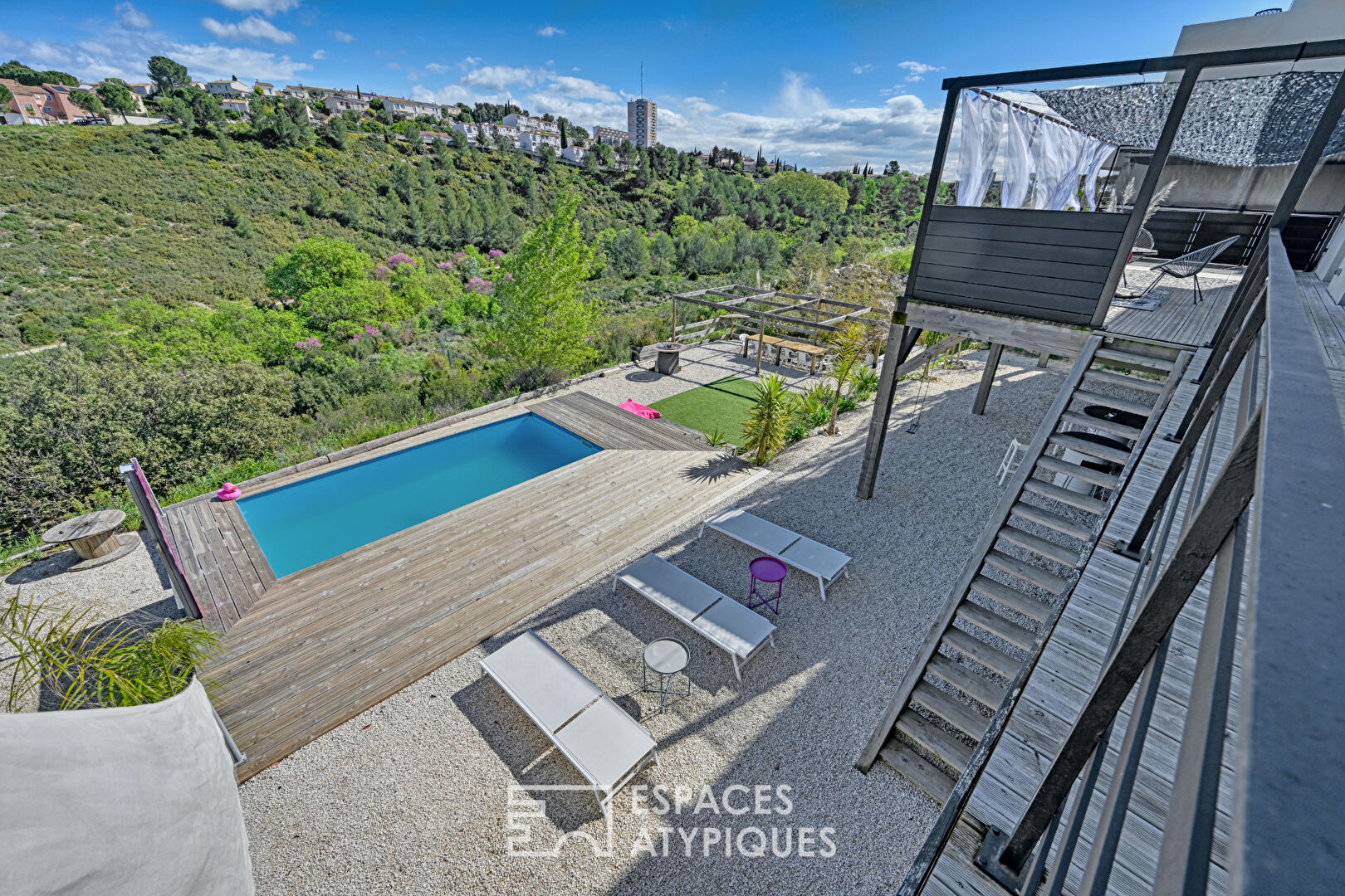 Une villa entre ciel et garrigue à Juvignac