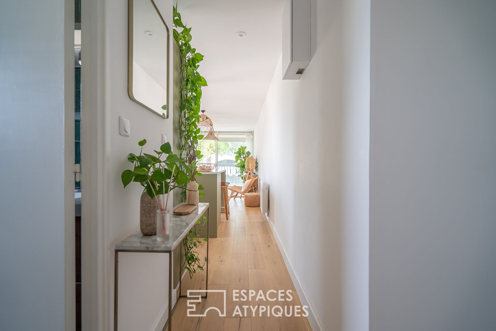 Superb top floor in sought after area