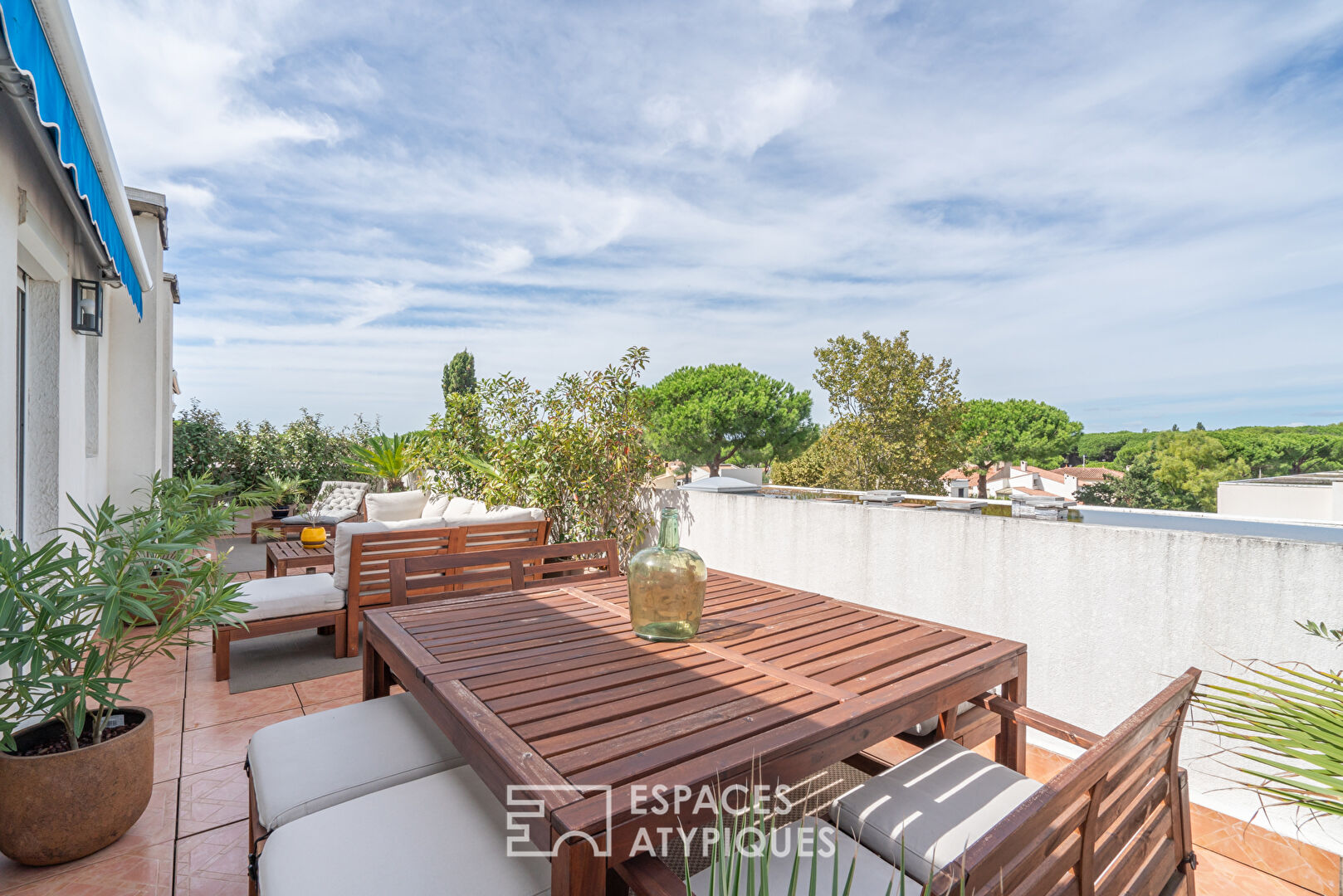 Superb top floor in sought after area