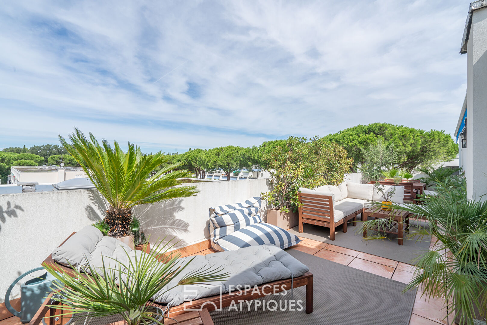 Superb top floor in sought after area