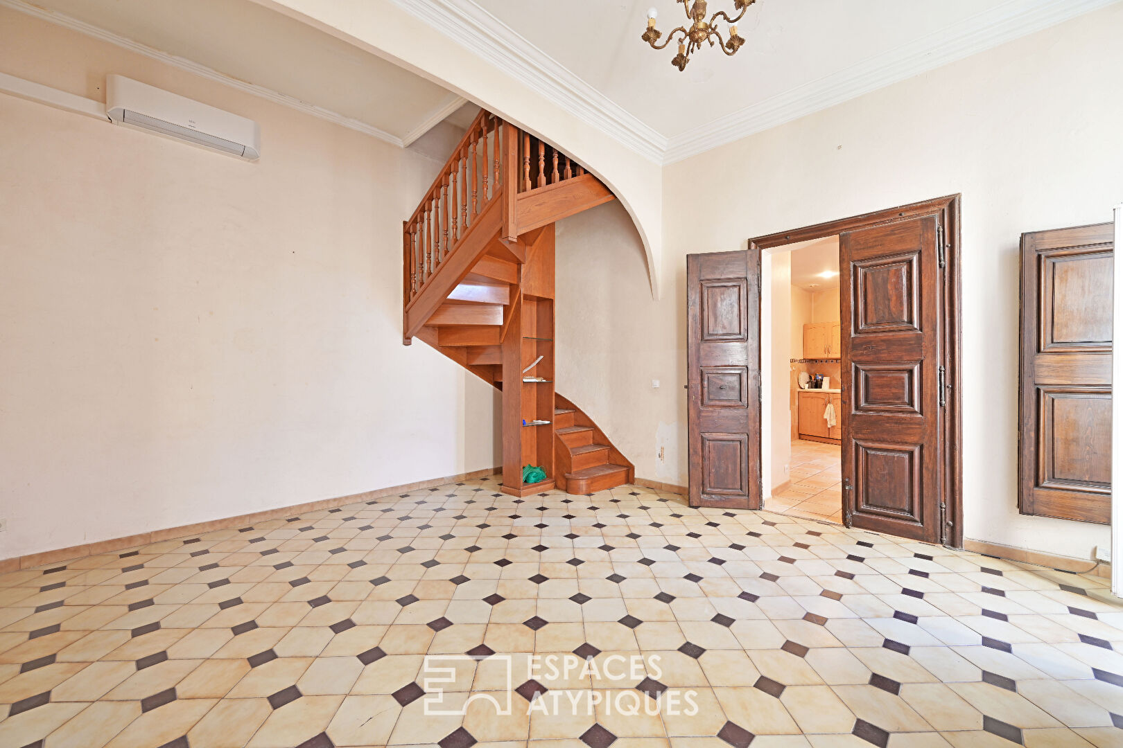 Apartment converted into a triplex