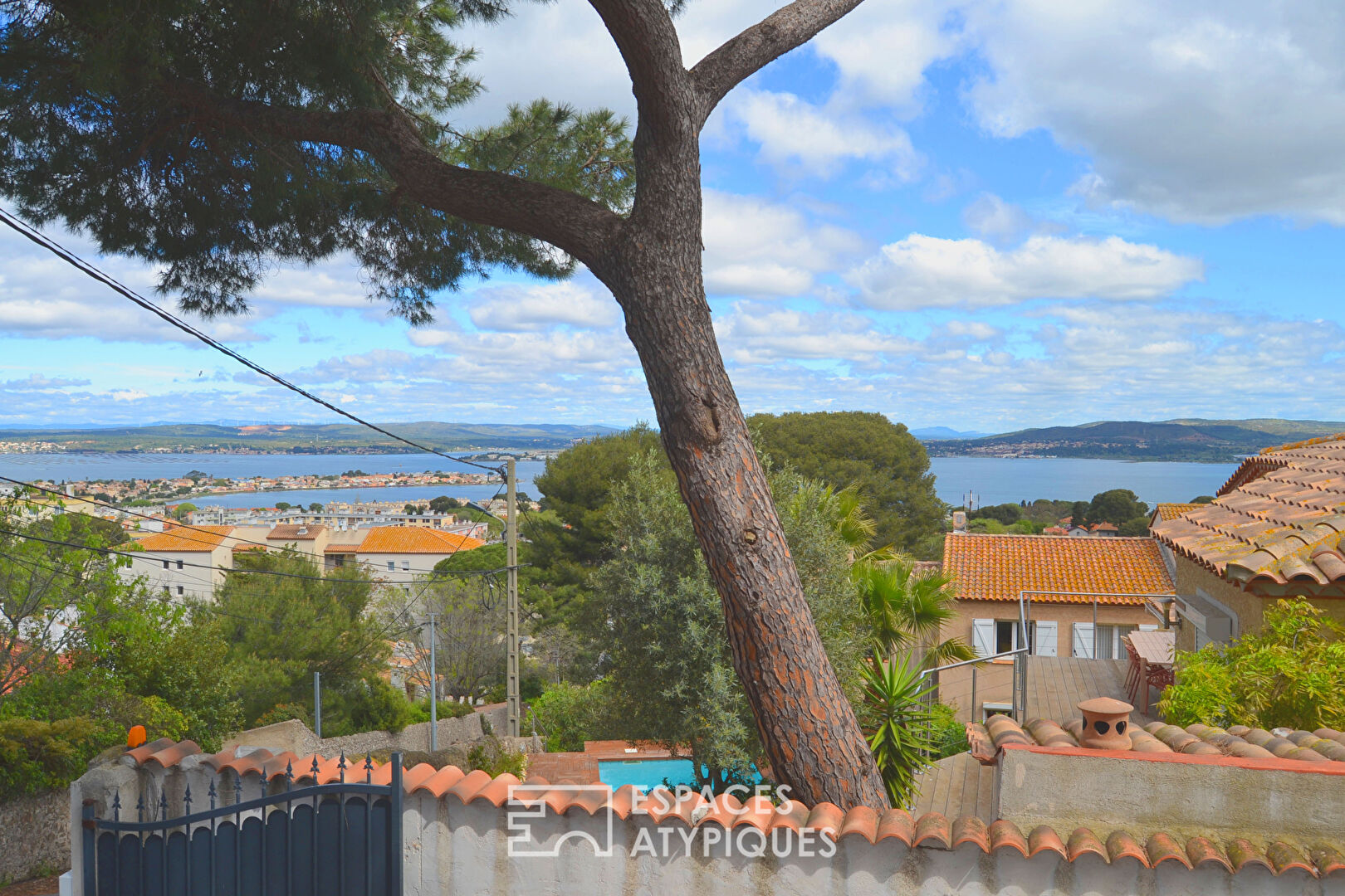 Authentic Sète hut with exceptional view of the Thau lagoon
