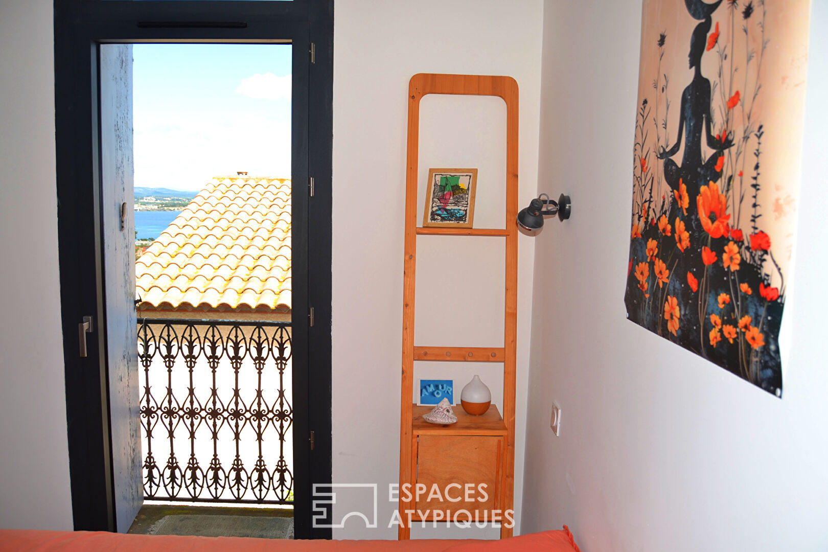 Authentic Sète hut with exceptional view of the Thau lagoon