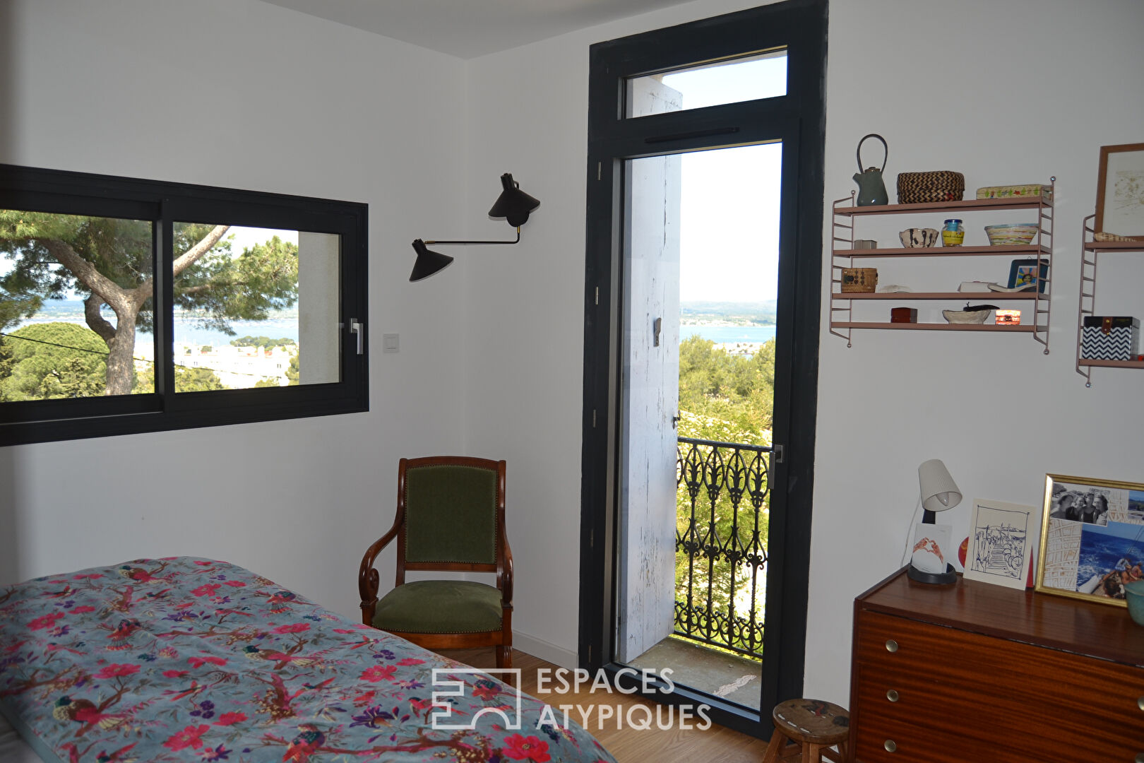 Authentic Sète hut with exceptional view of the Thau lagoon