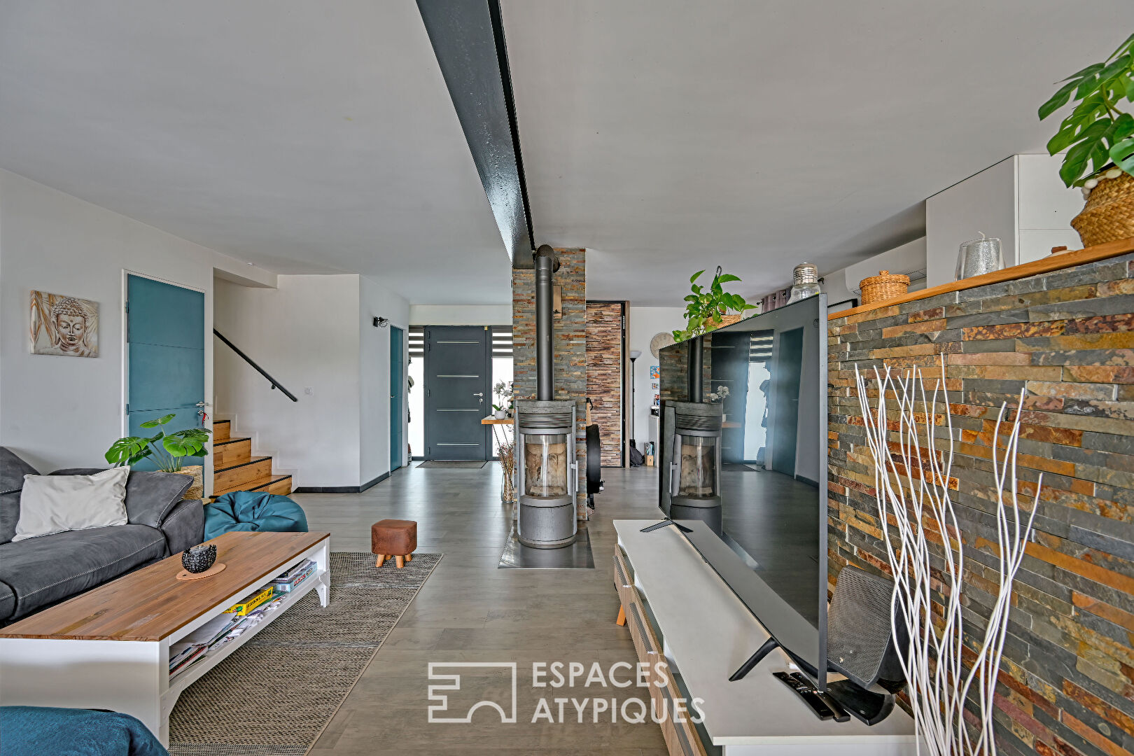 Between town and nature, a contemporary house with a view of the horses in Lattes