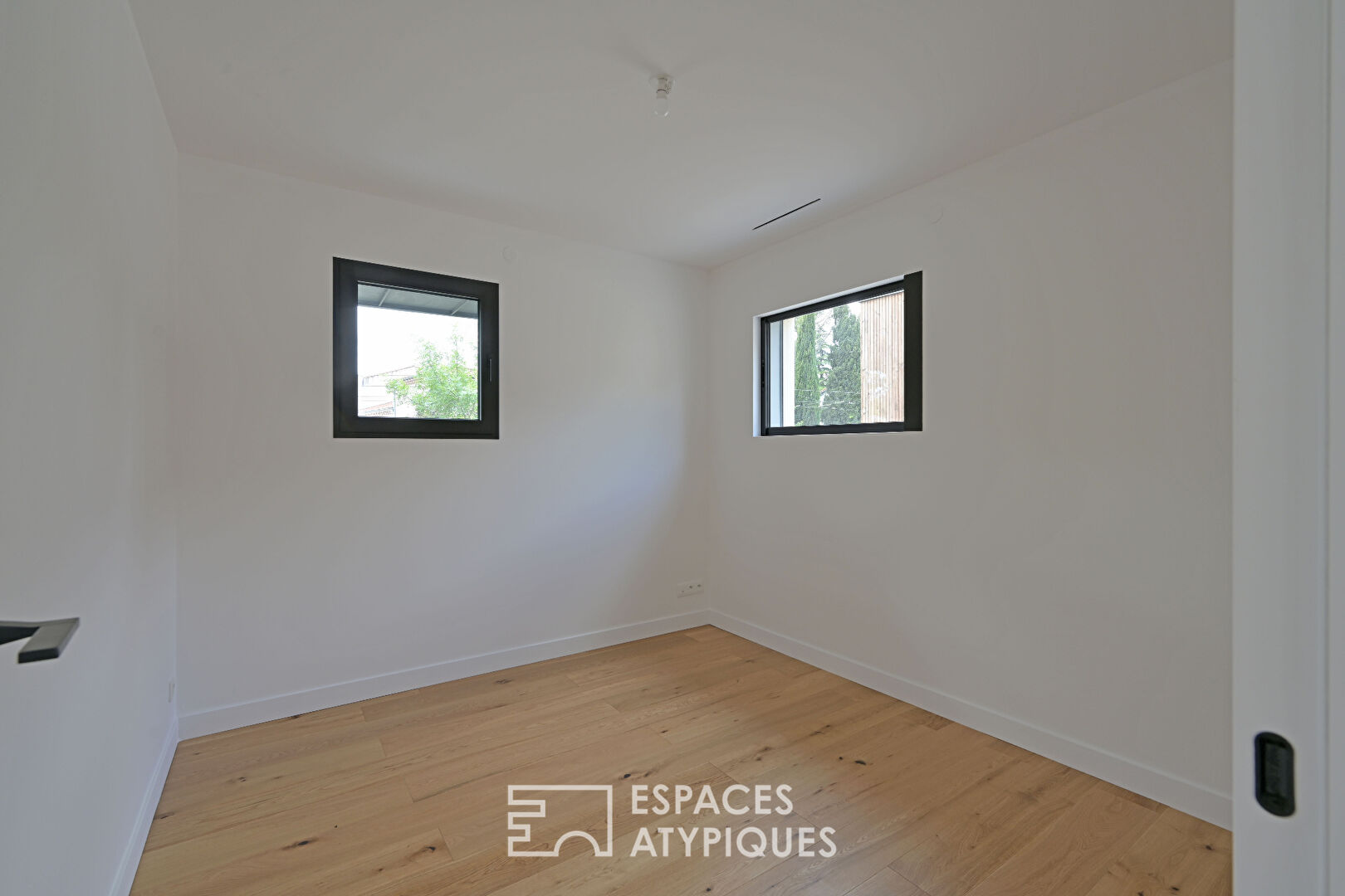 Superbe maison moderne avec jardin paysagé