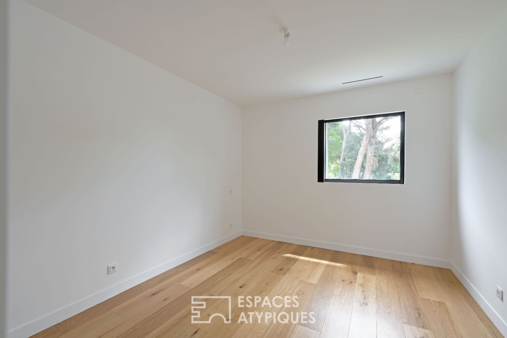 Superbe maison moderne avec jardin paysagé