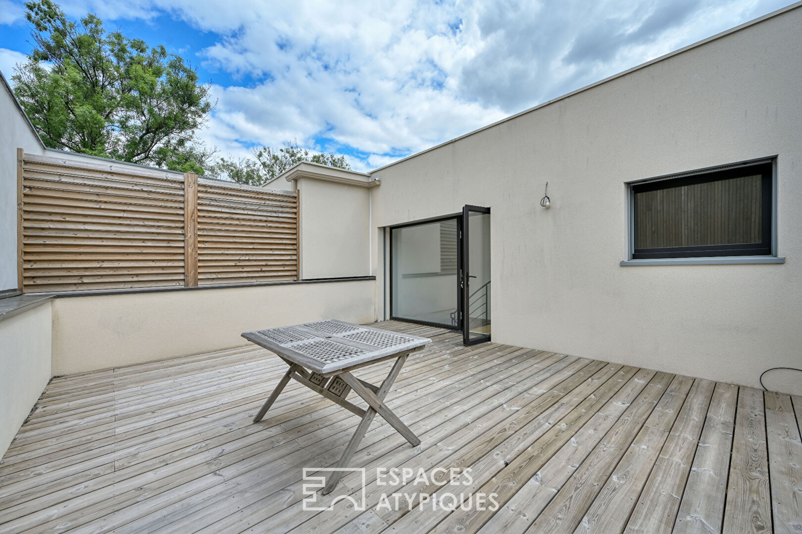 Superbe maison moderne avec jardin paysagé