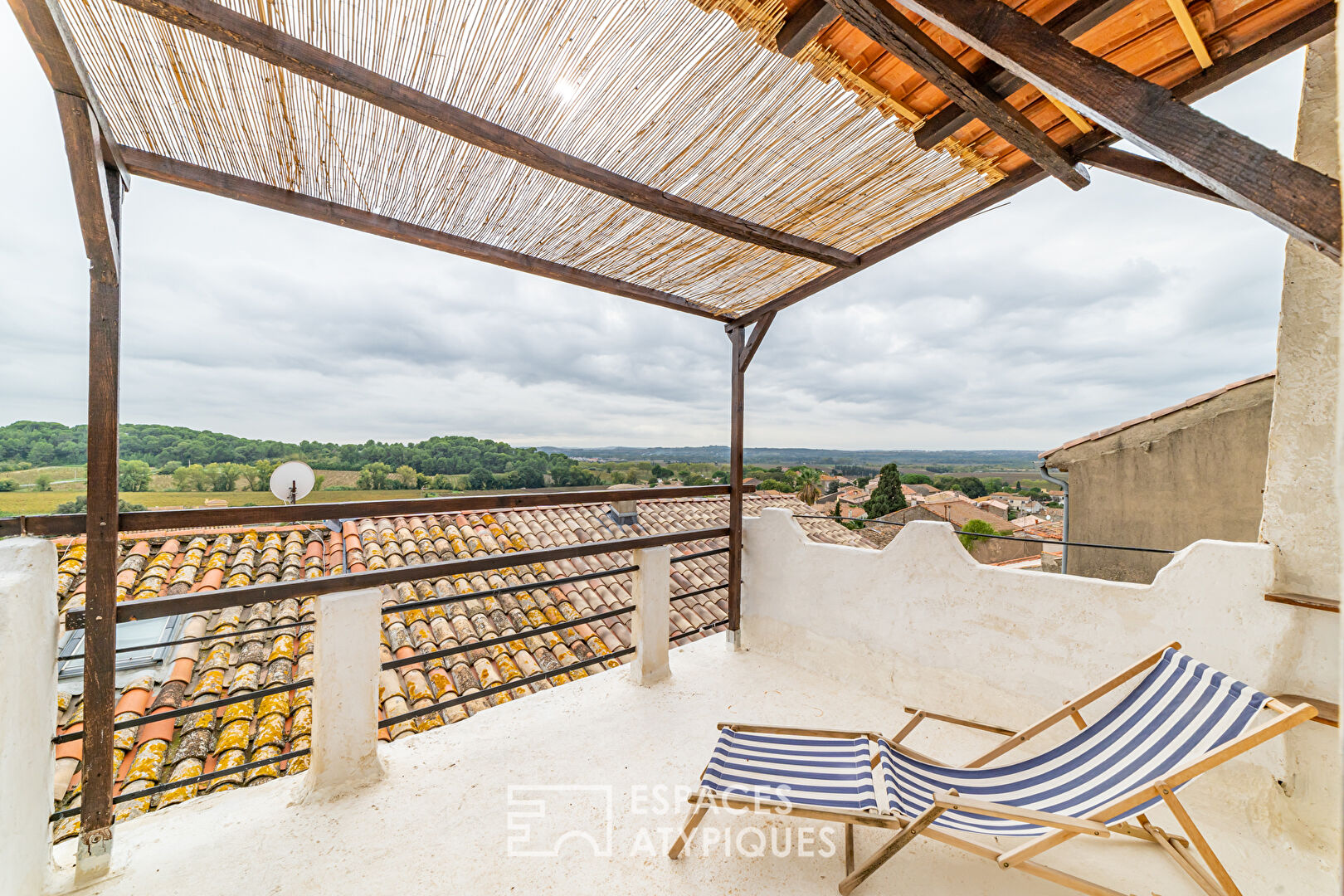 Jolie vigneronne avec piscine