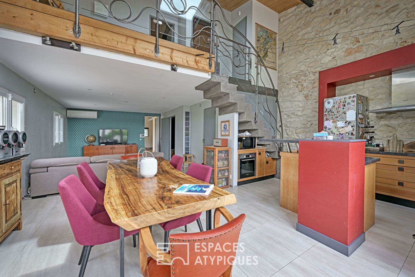 Maison de charme avec piscine et jardin, au coeur du village