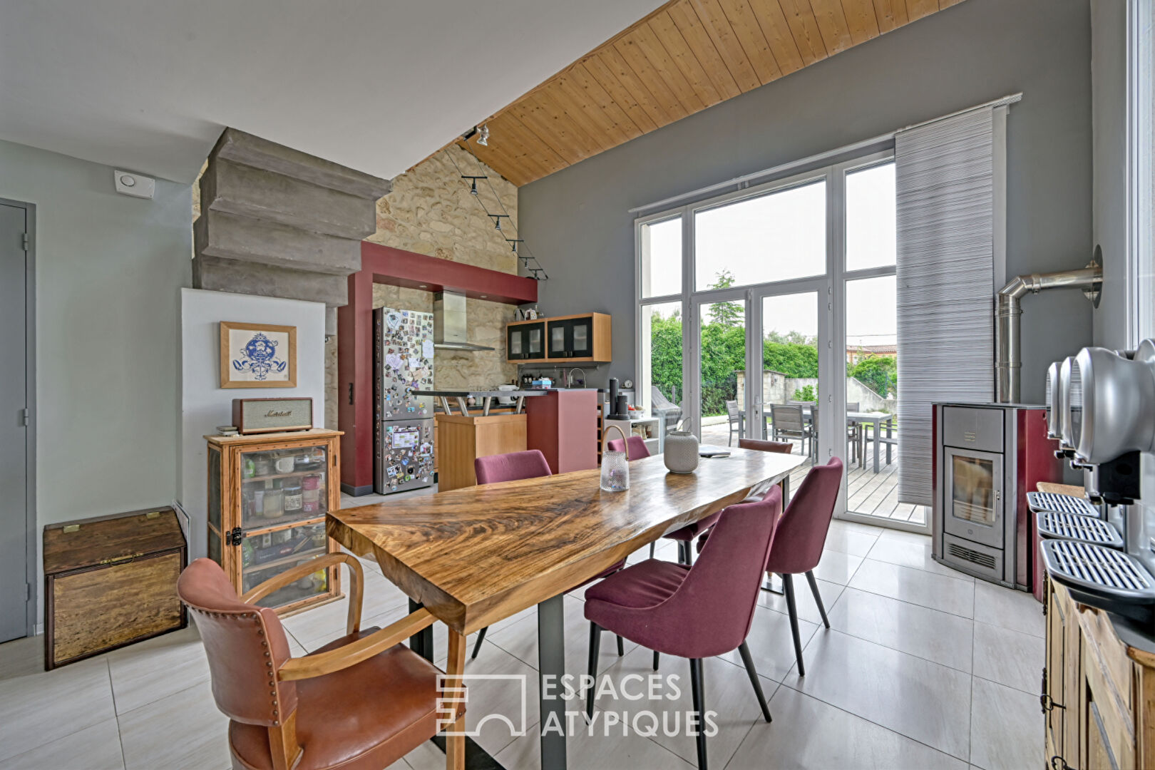 Maison de charme avec piscine et jardin, au coeur du village