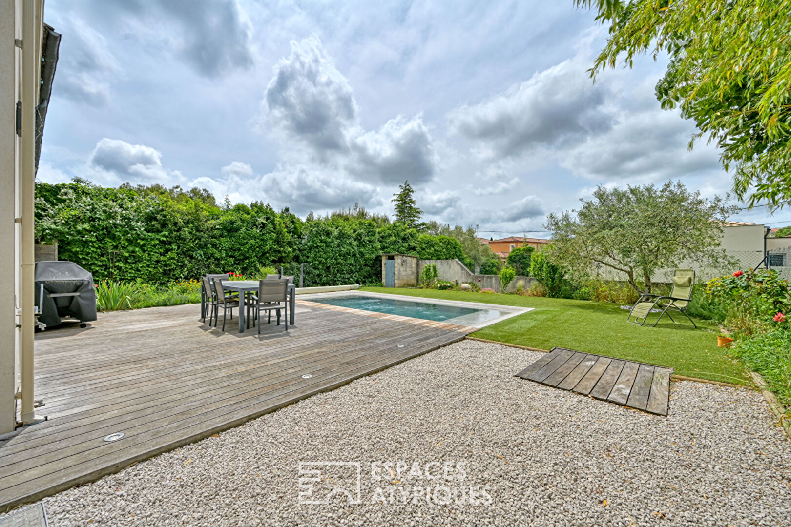 Maison de charme avec piscine et jardin, au coeur du village