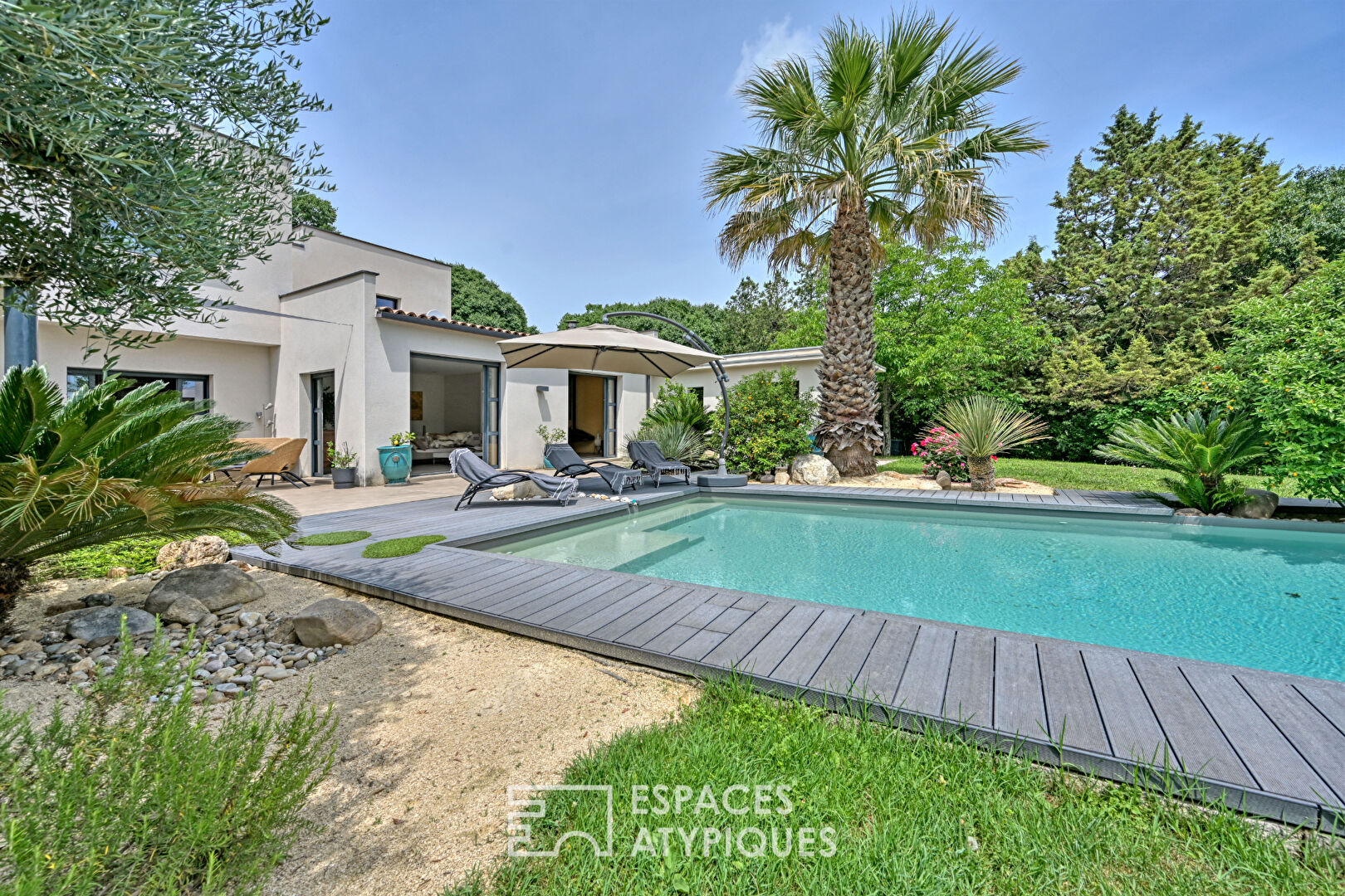 Villa contemporaine d’exception dans un écrin confidentiel à Saint-Clément-de-Rivière