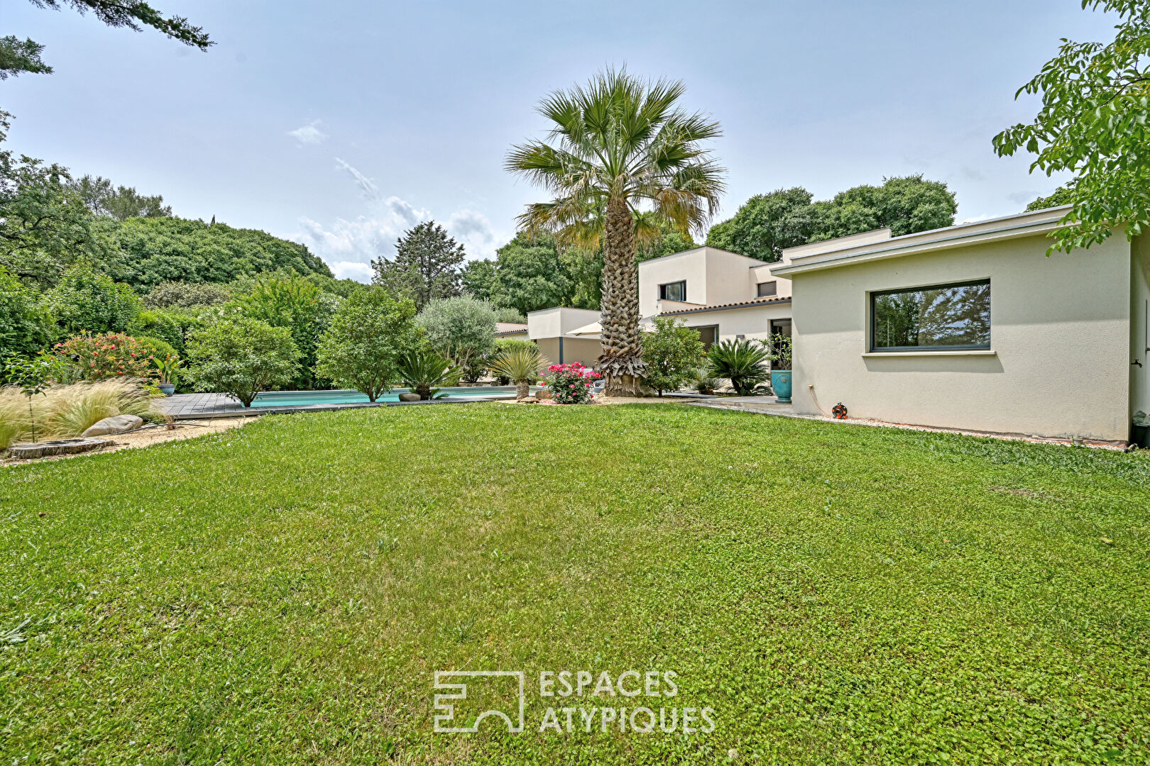 Villa contemporaine d’exception dans un écrin confidentiel à Saint-Clément-de-Rivière
