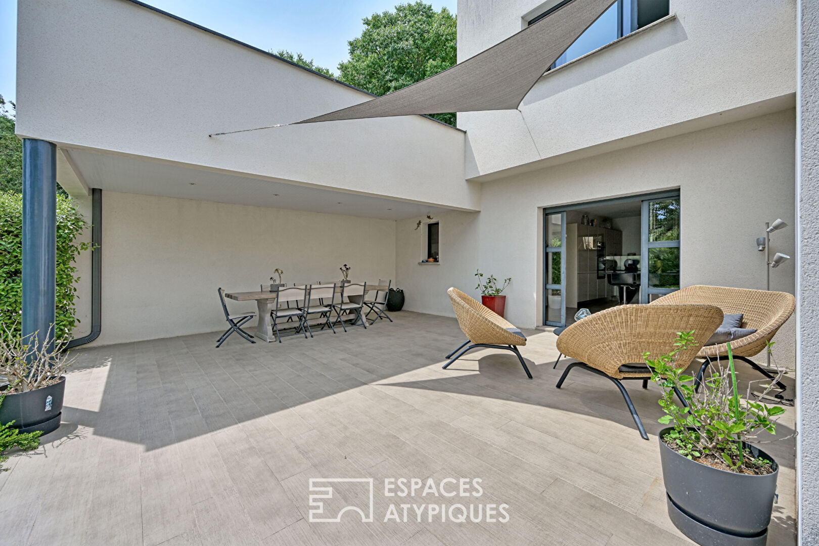 Villa contemporaine d’exception dans un écrin confidentiel à Saint-Clément-de-Rivière