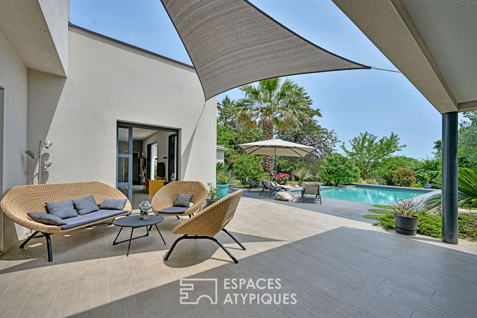 Villa contemporaine d’exception dans un écrin confidentiel à Saint-Clément-de-Rivière