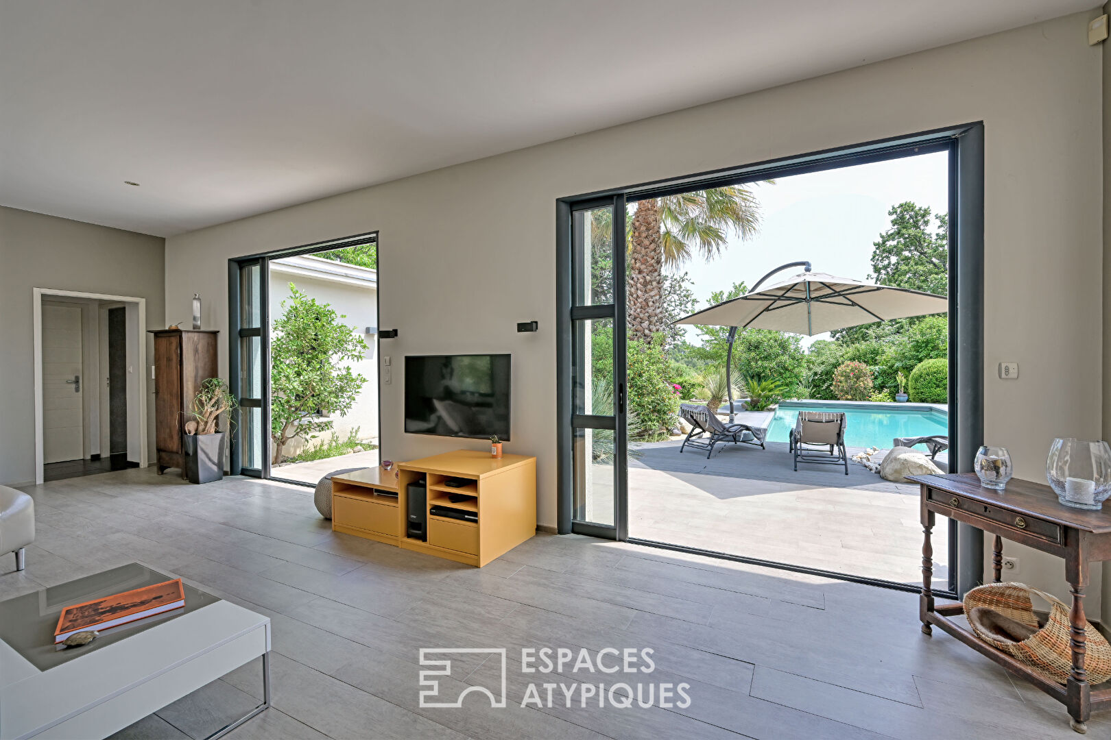 Villa contemporaine d’exception dans un écrin confidentiel à Saint-Clément-de-Rivière